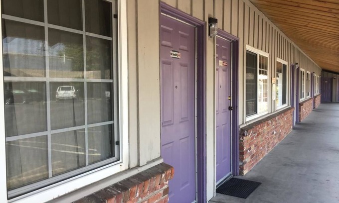 West Sacramento Hotel | Discover Comfort at Sky Ranch Inn: Family-Friendly Stay