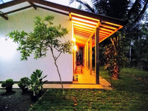 Hikkaduwa Apartment | Exceptional Sky Residence Hikkaduwa - Pet Friendly & Breakfast