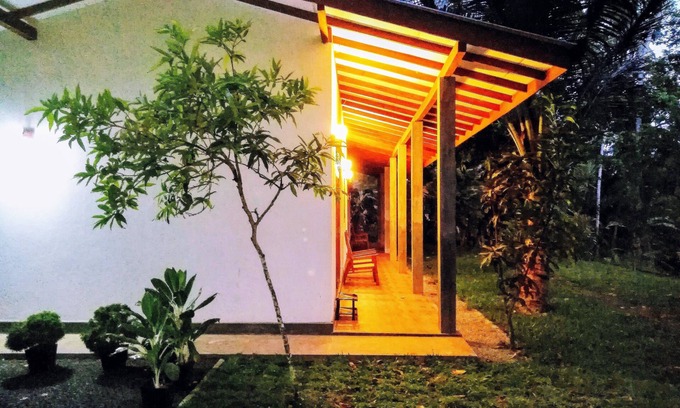 Hikkaduwa Apartment | Affordable SKY Accommodation with Spa and Pet-Friendly Options