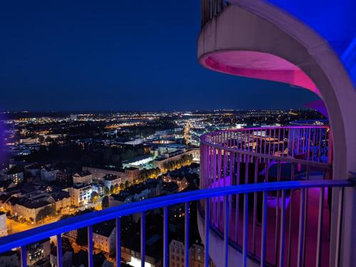 Antonsviertel Apartment | Romantic Sky Room with Restaurant & Family-Friendly Amenities