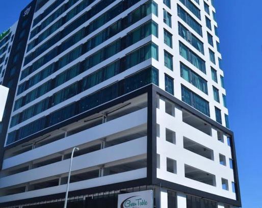 Downtown Kota Kinabalu Hotel | Elegant Sky Suite: Rooftop Pool & Gym Await You