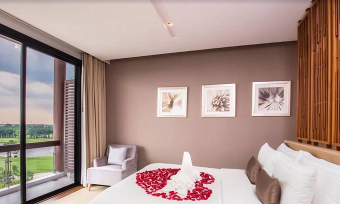 Bang Phli Apartment | Relaxing Sky Suite with Pool, Breakfast & Family Amenities