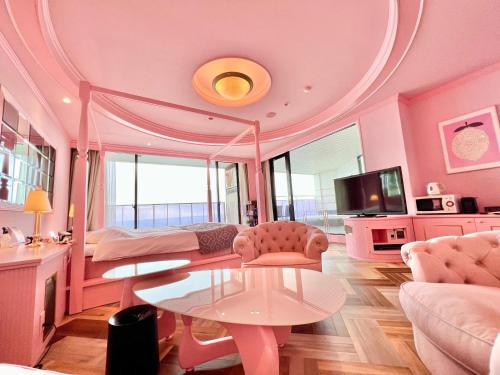 Beppu Hotel | Sky Tower Sweet: 4-Star Resort with Hot Tub & Breakfast