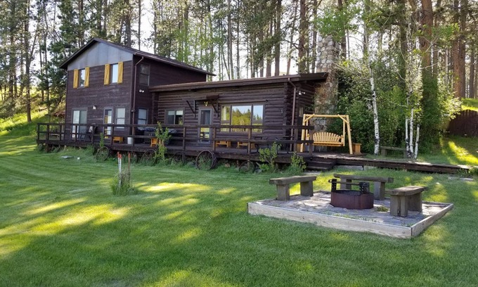 Custer Cabin | Sky View Log Cabin: Serene Retreat Near Top Attractions