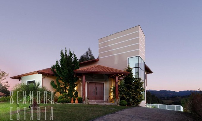 Rancho Queimado House | Sky View Mansion: Panoramic Retreat with Family-Friendly Perks
