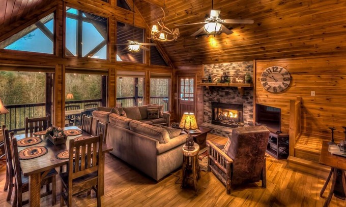 Epworth Cabin | Skydancer Lodge: Mountain Views & Relaxing Amenities Await