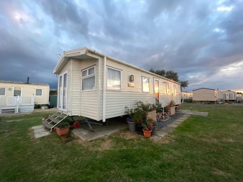 Minster on Sea Resort | Experience Skye Breaks: Family-Friendly with Pool Access