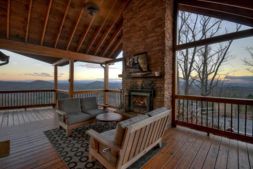 Mineral Bluff Villa | Skyfall: Breathtaking Mountain Views with Hot Tub & Pool