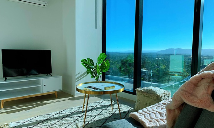 Glen Waverley Apartment | Skygarden 2-Bed Apartment with Pool & Breakfast in Central Area