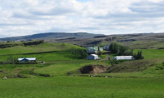 Fludir Bed & Breakfast | Inviting Skyggnir Bed and Breakfast with Family-Friendly Perks