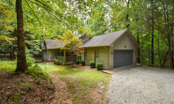 Sautee Nacoochee House | Skylake Retreat: Pool, Tennis & Cozy Fireplace Await