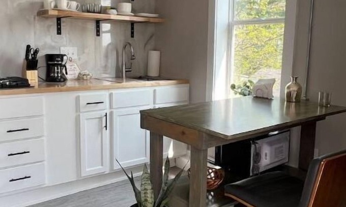 Valparaiso Apartment | Top-Rated Skylar 1-Bedroom in Downtown Valparaiso