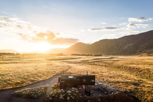 Ben Ohau Bed & Breakfast | Skylark Cabin