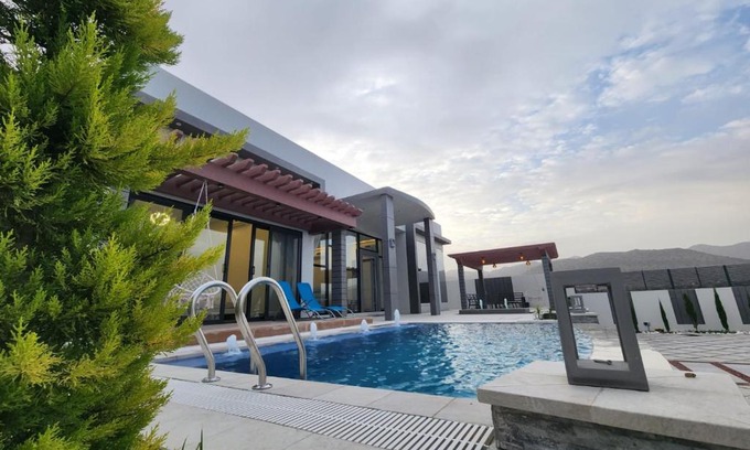Sayq Ski Chalet | Skylight Chalet: Family-Friendly Retreat with Pool Access