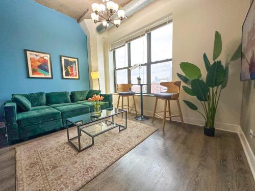 Near South Side Apartment | Family-Friendly McCormick Unit with Skyline View & Amenities