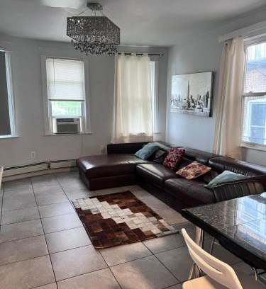 West New York Apartment | Pet-Friendly Skyline 3BR, Just 20 Min to T Square