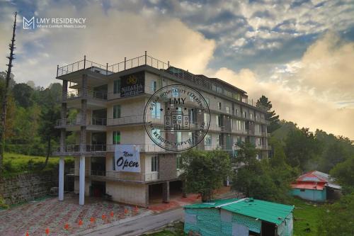 Dhirkot Apartment | Skyline Chairlift View - Patriata New Murree by LMY