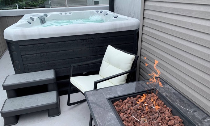 Point Breeze House | Skyline Hot Tub Four Seasos