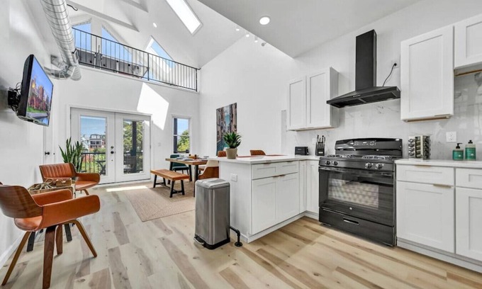 Front Park Apartment | Impeccable Skyline Loft: Family-Friendly in Downtown Buffalo