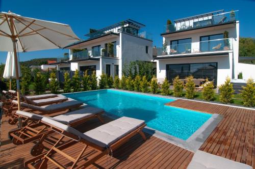 Balatonalmadi Apartment | Experience Skyline Resort: Oceanfront Bliss with Pool Access