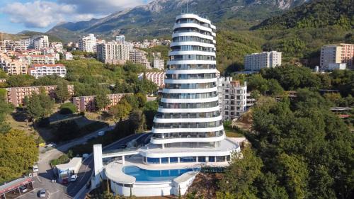 Becici Apartment | Relax at Skyline Resort: Oceanfront with Pool Access