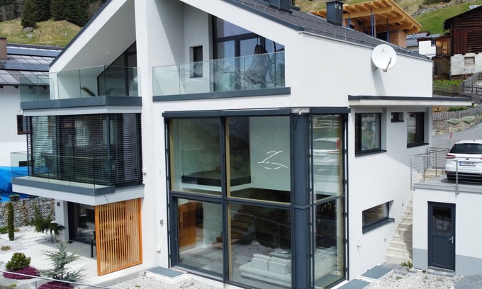 Kappl House | Relaxing Skyline Retreat with Spa and Family Amenities