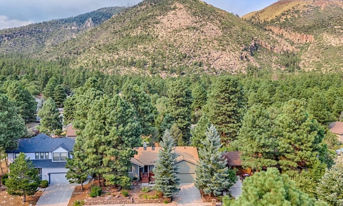 Swiss Manor House | Skyline Stargazing Cabin with Hot Tub & Spa Amenities