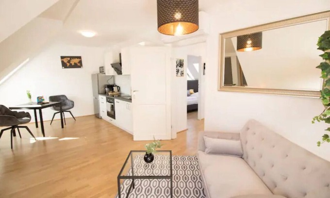 Funfhaus Apartment | Penthouse near Schoenbrunn with Amazing Terrace & Breakfast