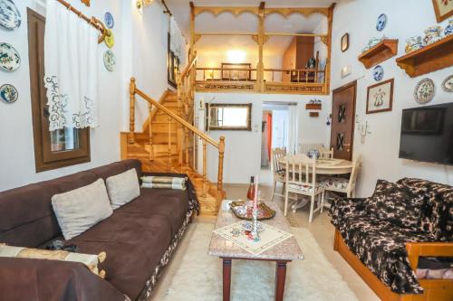Neos Panteleimonas Apartment | Outstanding Skyrian Living with a 9.9/10 Guest Rating