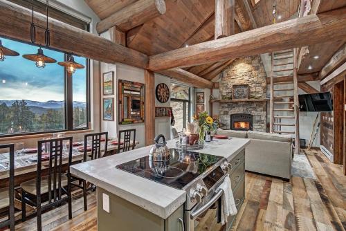 Coal Creek House | Family-Friendly SkyRun Cabin: A 4-Star Retreat Awaits