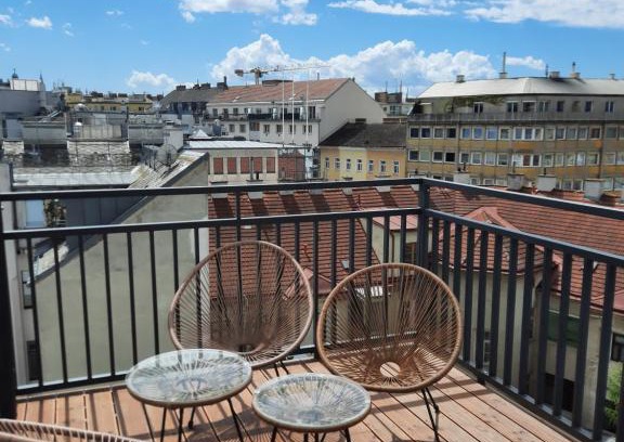 Favoriten Apartment | Top-Rated SkySuite Holiday Home with Child-Friendly Amenities