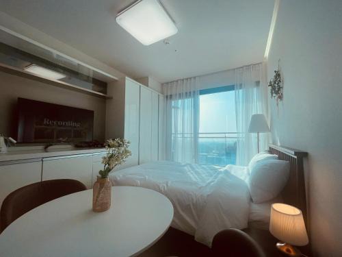 Unseo-dong Apartment | Discover Skytop Inn: Family-Friendly Retreat in the City