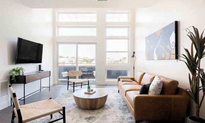 Highland Condo | Discover the Ultimate Penthouse Loft Experience | Espadin
