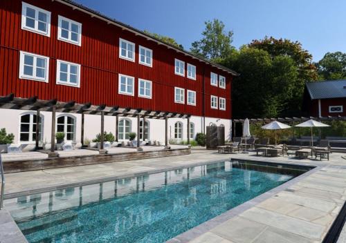 Ekero Hotel | Skytteholm: Pet-Friendly Hotel with Oceanfront Pool Access