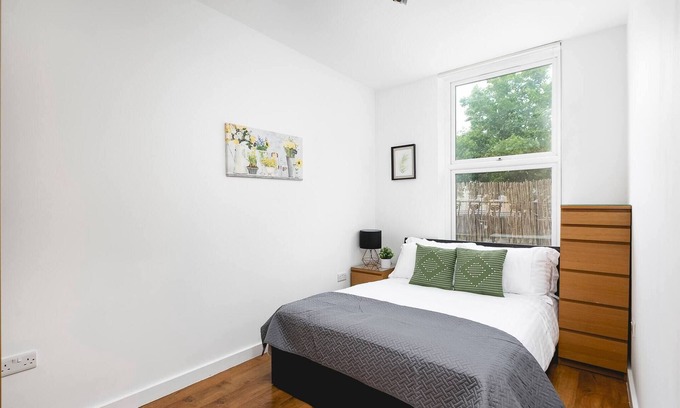 Golborne Apartment | Elegant Skyvillion 2 Bed Apartment Near Ladbroke Grove