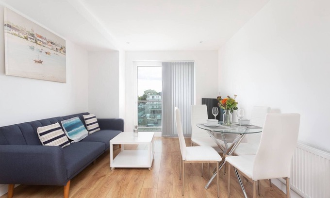 Grange Apartment | Skyvillion - Tower Point Enfield: 1-Bedroom with Balcony