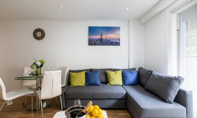 Grange Apartment | Skyvillion - Family-Friendly Retreat with Balcony in Enfield