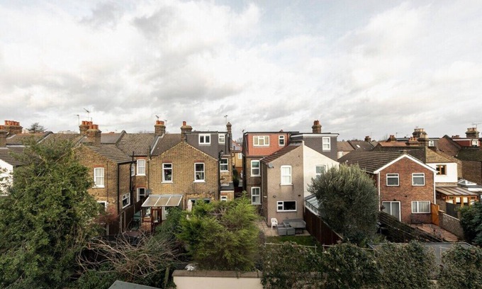 Enfield House | Skyvillion Vineyard Court - Enfield 1Bed with Balcony