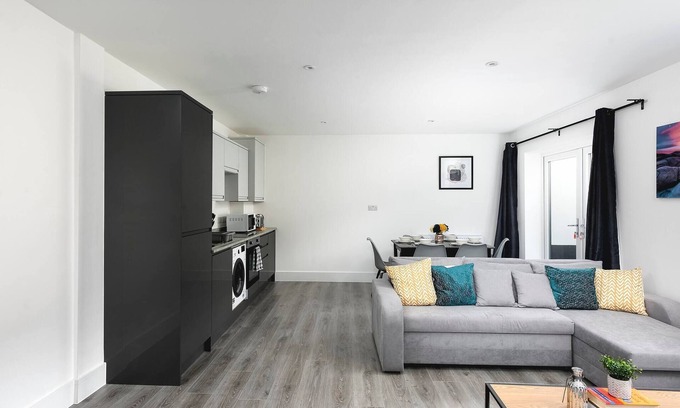 Enfield Apartment | Skyvillion Vineyard Court: Cozy 2-Bed with Garden Access