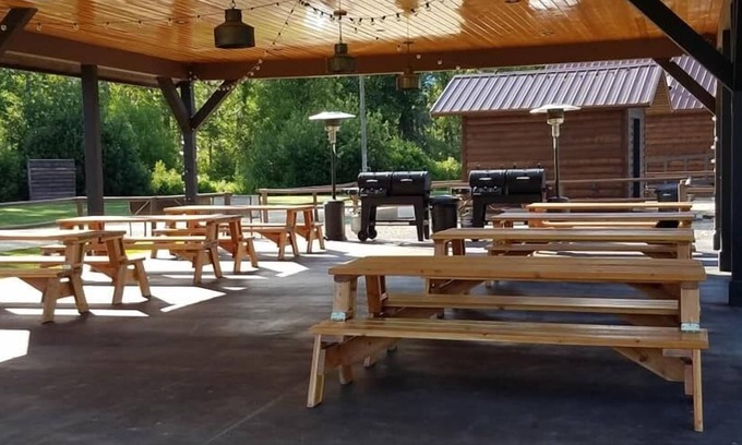 Grantsdale Cabin | SkyWater Cabins: Guest Rated 10/10 with Spa & Pet Friendly
