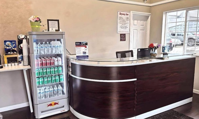 SeaTac Hotel | Discover Comfort at Skyway Inn SeaTac with Pool & Spa