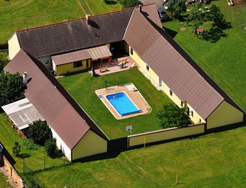 Sviny House | Cozy Sládků Statek: Pet-Friendly Oasis with Ocean View
