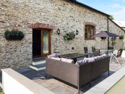 Brayford House | Family-Friendly Slade Barn: Perfect for Your Next Getaway