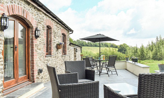 Brayford Cottage | Comfortable 1 Bedroom Stay in Brayford with Family Amenities