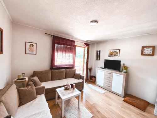 Konjic Apartment | Pet-Friendly Retreat: Apartman Slatki dom with High Ratings