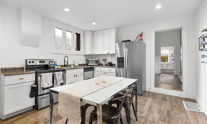 Capitol Hill House | Prime SLC Downtown Home: 2 Bed, Free Parking & Google Fiber