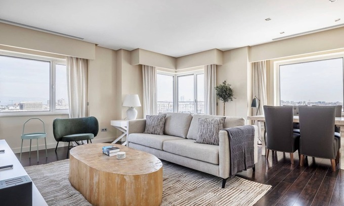 Malasana Apartment | Modern Argüelles 2BR with Gym & Pool Near Madrid Rio