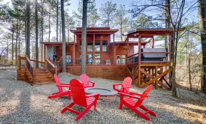 Pickens House | Modern Cabin Retreat with Hot Tub Near Broken Bow Lake