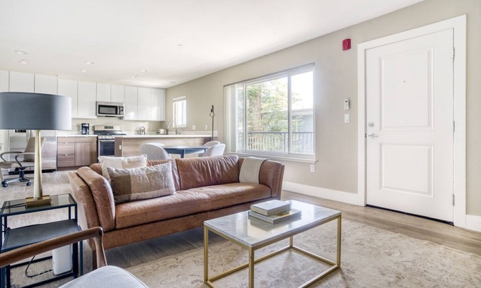 Campbell Apartment | Modern Campbell 2BR Retreat with Pool, Gym & Spa Access