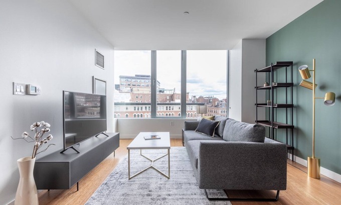 Chinatown Apartment | Modern Downtown 1BR with Gym, Doorman, and Kitchen